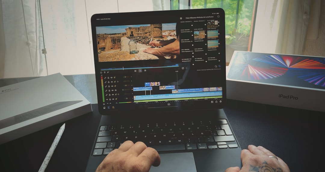 Clik vs Descript: Which AI Video Editor Is Right for Creators?